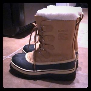 Sorel Women’s Caribou boot size 8